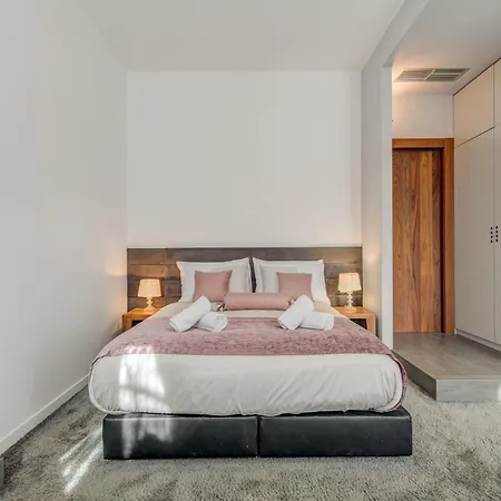 Starlight Luxury Suites 4* Split