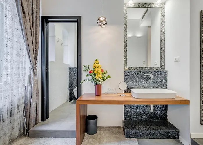 Starlight Luxury Suites Bed & Breakfast