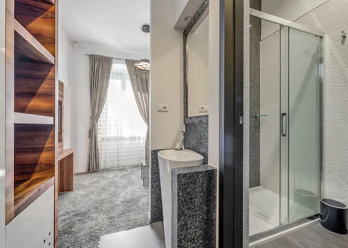 Starlight Luxury Suites 4*