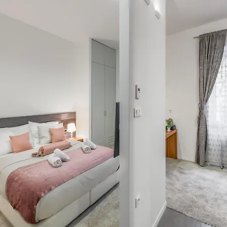 Starlight Luxury 4* Сплит