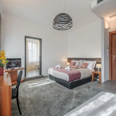 Starlight Luxury Bed and Breakfast 4*