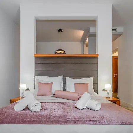 Starlight Luxury Bed and Breakfast 4*