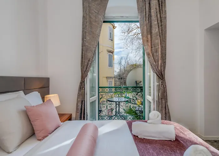 Starlight Luxury 스플리트