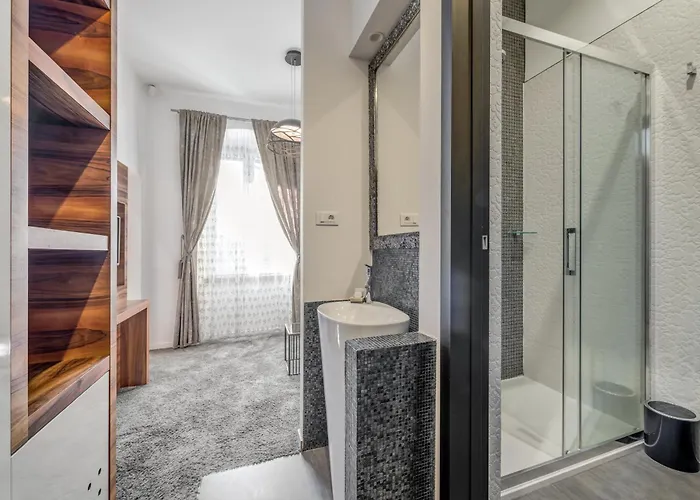 Starlight Luxury 스플리트