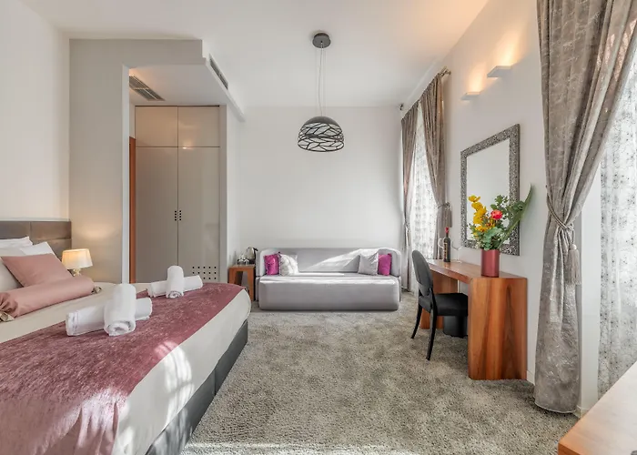 Starlight Luxury B&B 4*